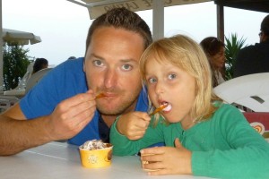 ijsje eten people-436962_1280